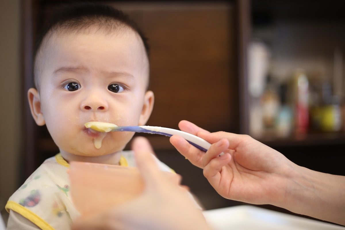 Famille partageant un repas nutritif ensemble